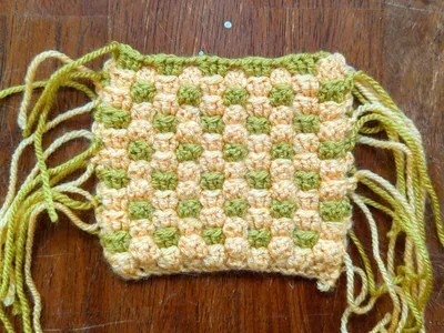 4 example swatches of the interlocking granny stitch in various colors and yarn weights